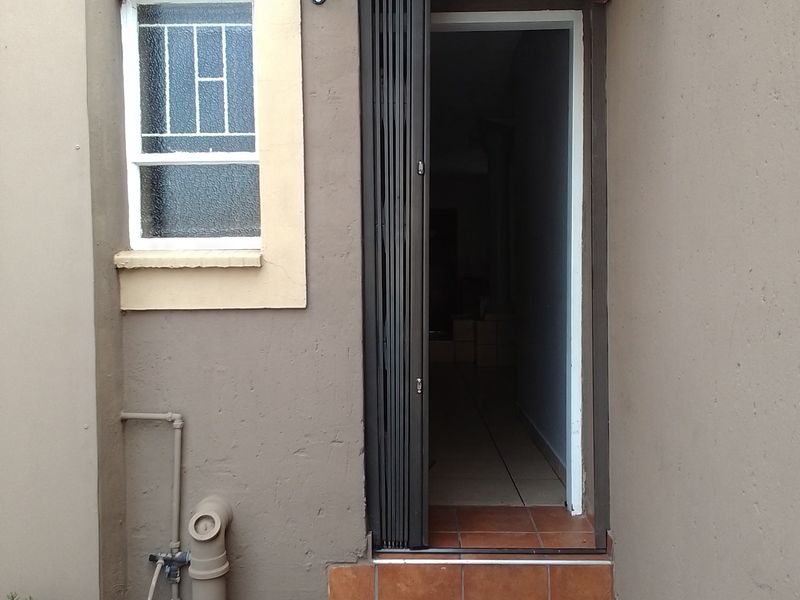 Stunning 2-bedroom duplex in Vanderbijlpark SE 4, perfect for modern living and comfortable lifestyl - Photo 3