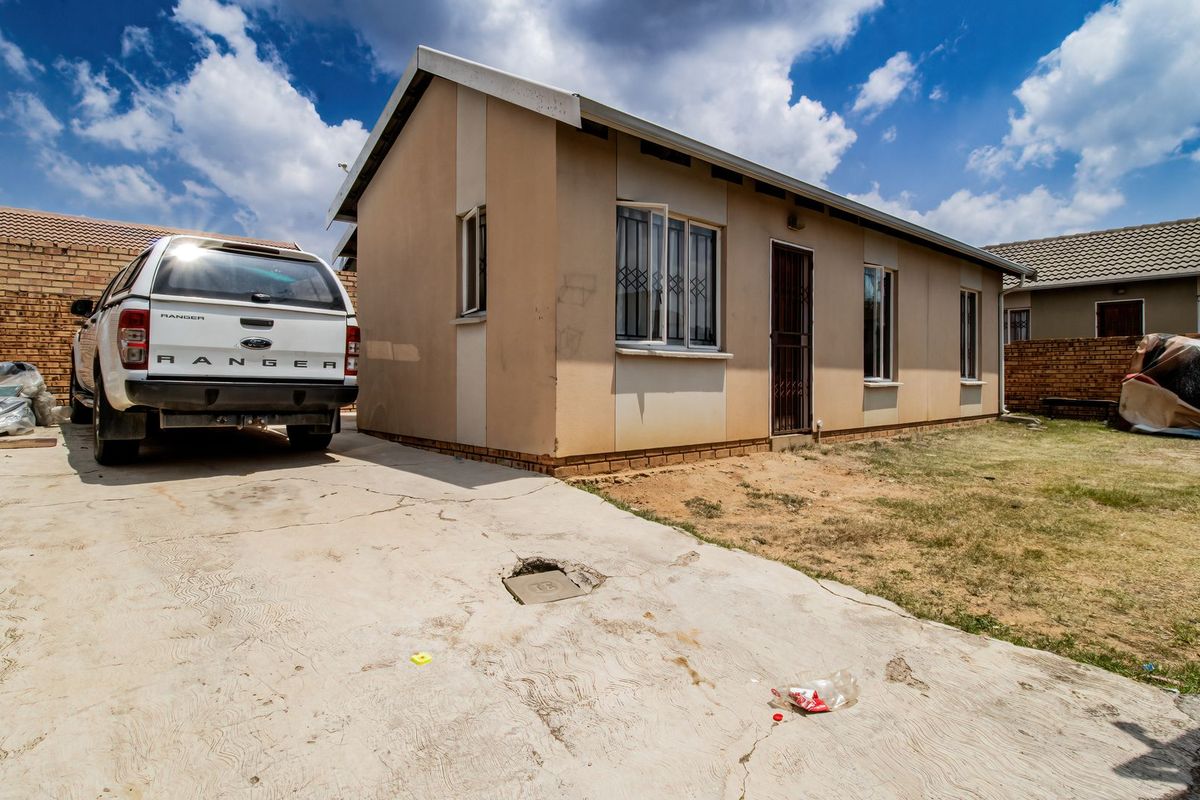 3 Bedroom family home for sale in Cosmo Creek Estate - Photo 4