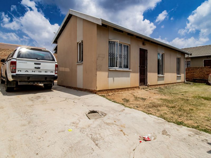 3 Bedroom family home for sale in Cosmo Creek Estate - Photo 4