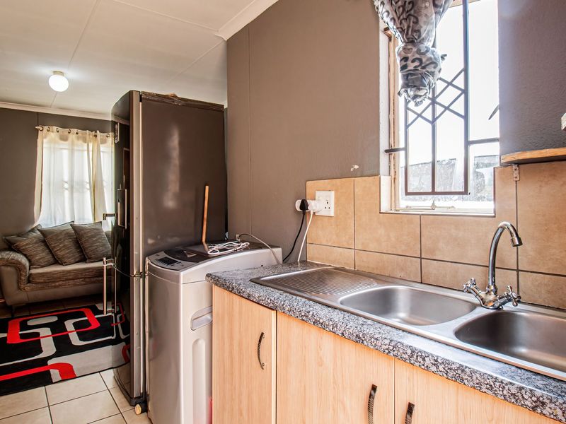 3 Bedroom family home for sale in Cosmo Creek Estate - Photo 9