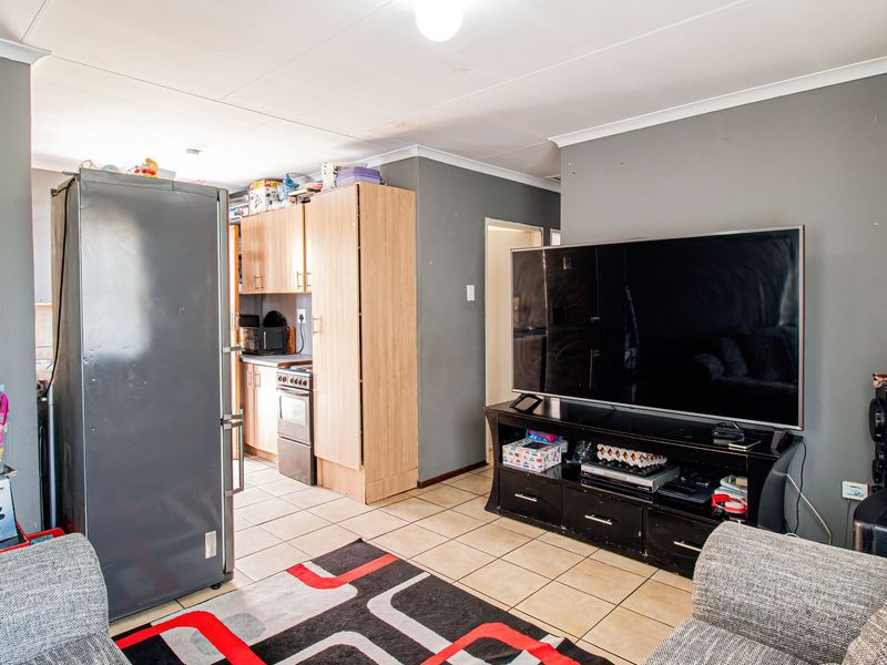 3 Bedroom family home for sale in Cosmo Creek Estate - Photo 8