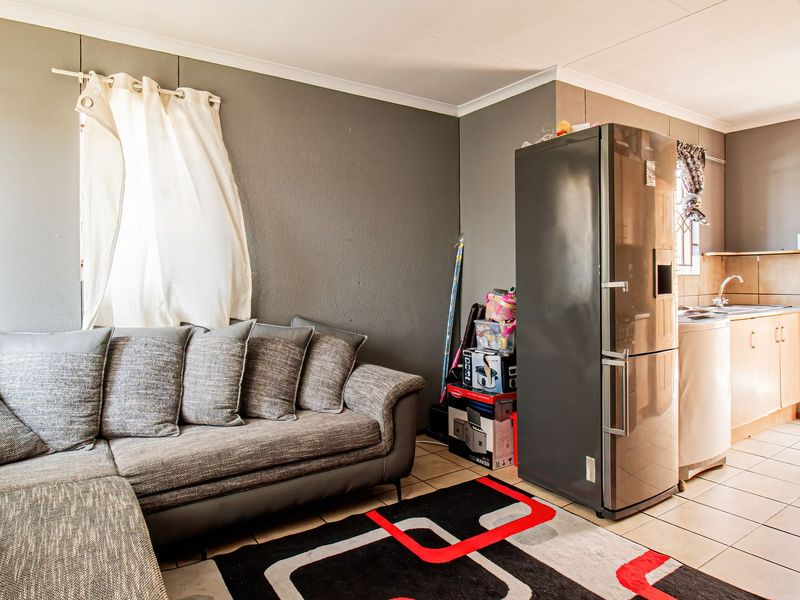 3 Bedroom family home for sale in Cosmo Creek Estate - Photo 10