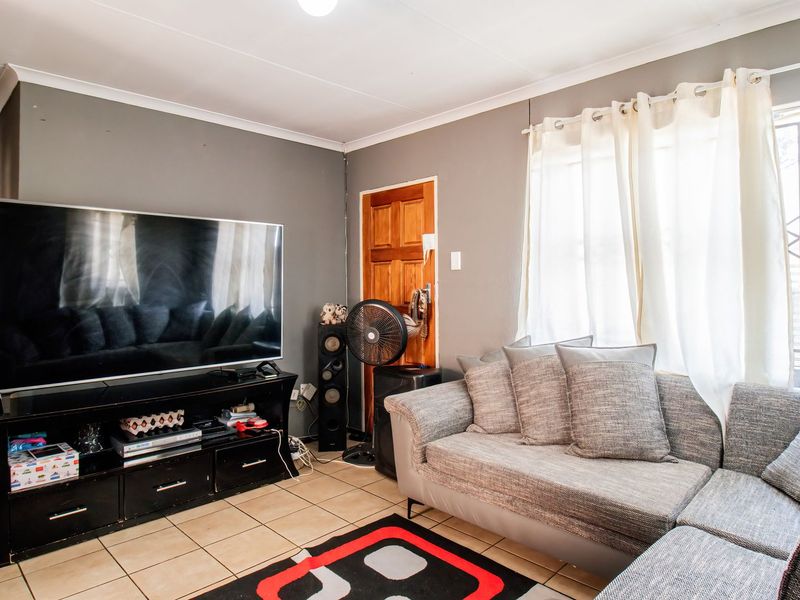 3 Bedroom family home for sale in Cosmo Creek Estate - Photo 9