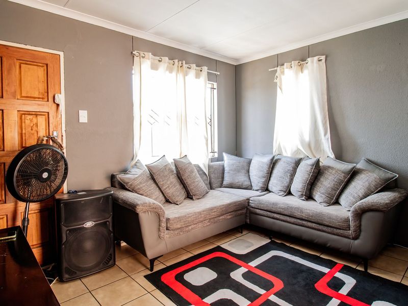 3 Bedroom family home for sale in Cosmo Creek Estate - Photo 8