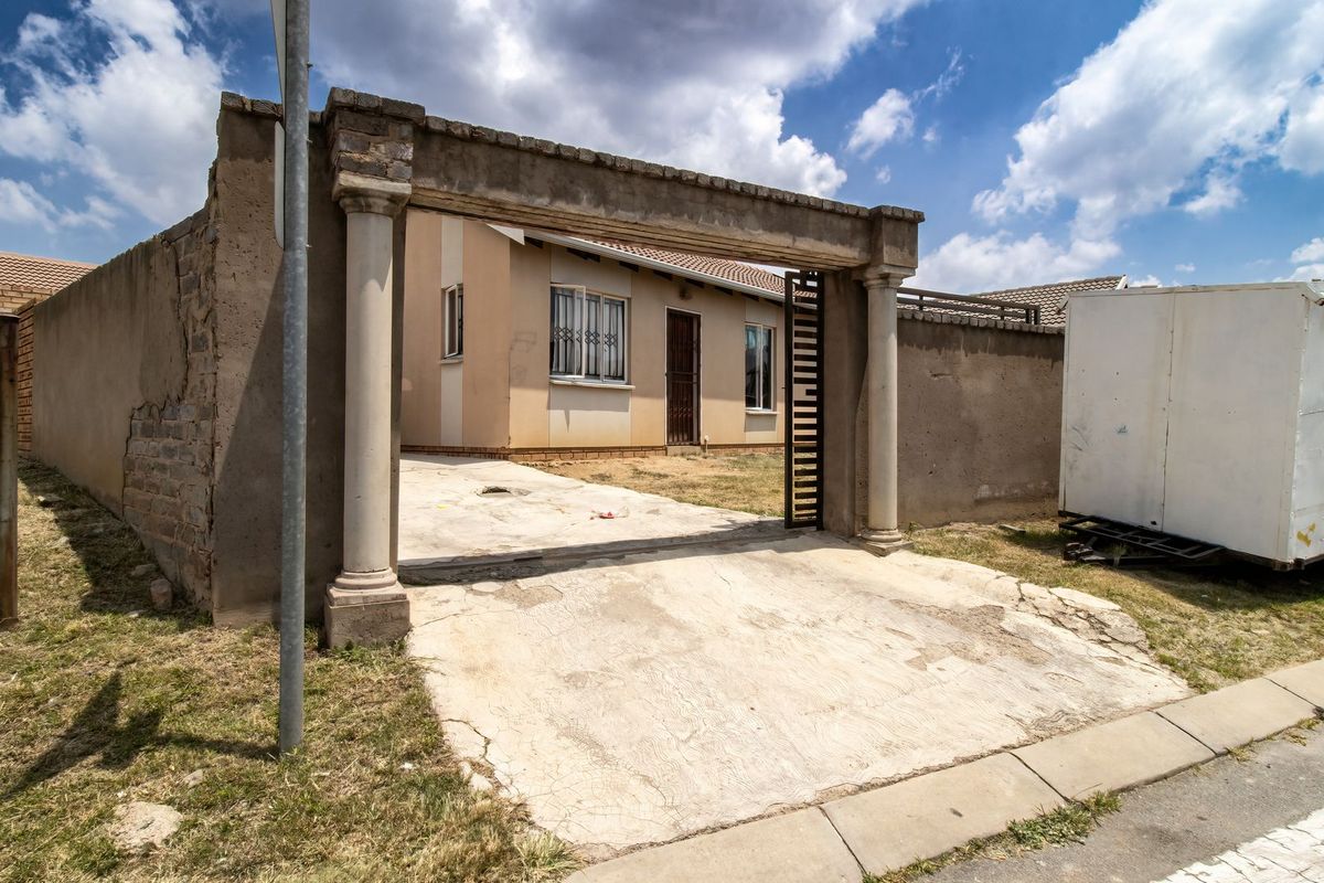 3 Bedroom family home for sale in Cosmo Creek Estate - Photo 3