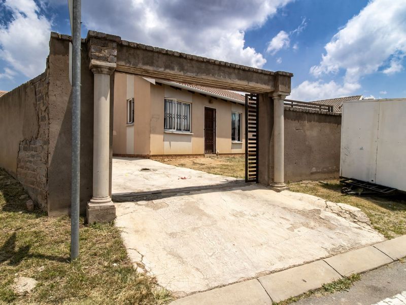 3 Bedroom family home for sale in Cosmo Creek Estate - Photo 3