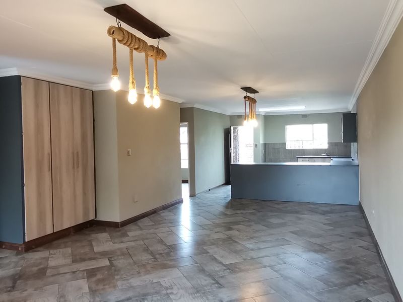 Modern Newly Renovated Townhouse – Move-In Ready - Photo 8