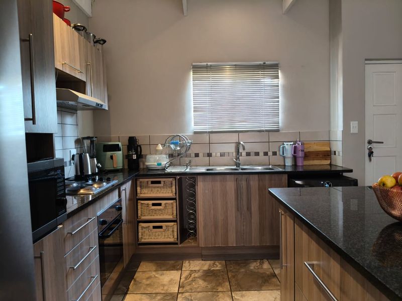 Experience luxury living in our modern 3-bedroom townhouse, nestled within a secure gated community! - Photo 3