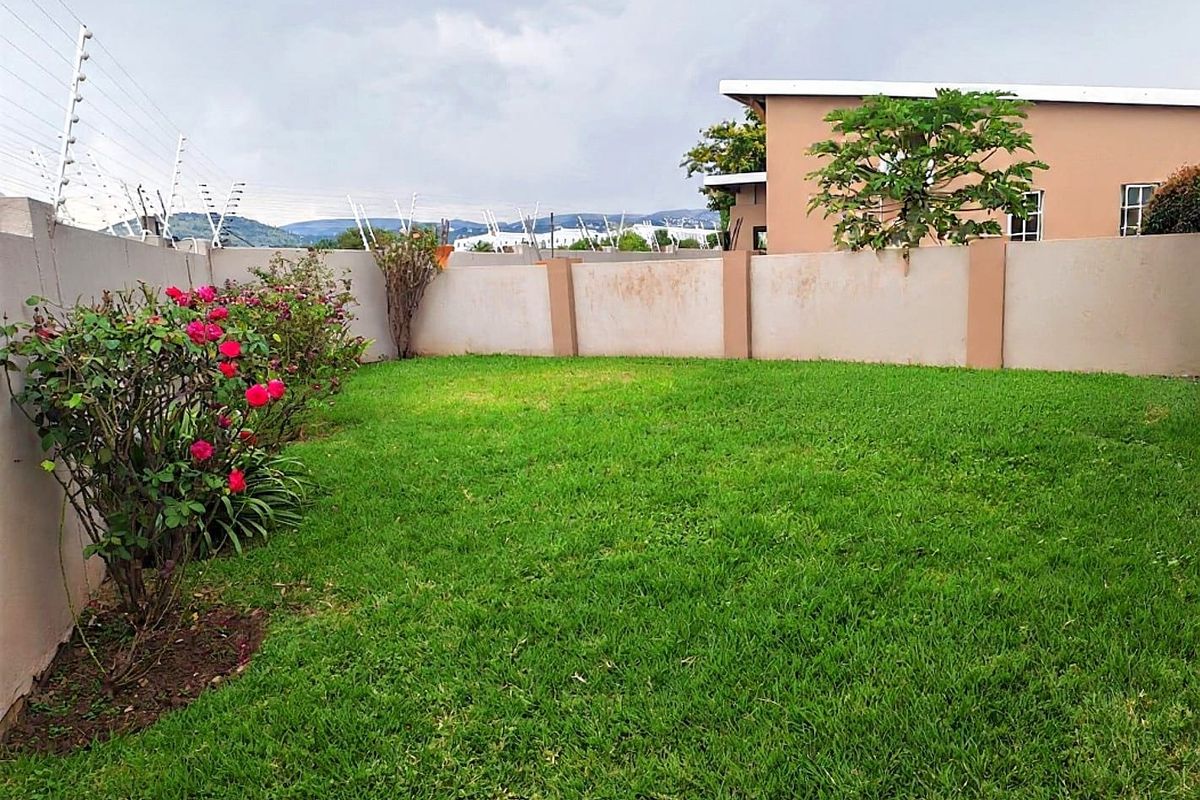 Experience luxury living in our modern 3-bedroom townhouse, nestled within a secure gated community! - Photo 2