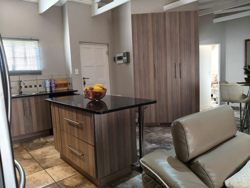 Experience luxury living in our modern 3-bedroom townhouse, nestled within a secure gated community! - Photo 8