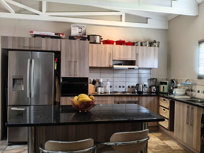 Experience luxury living in our modern 3-bedroom townhouse, nestled within a secure gated community! - Photo 7