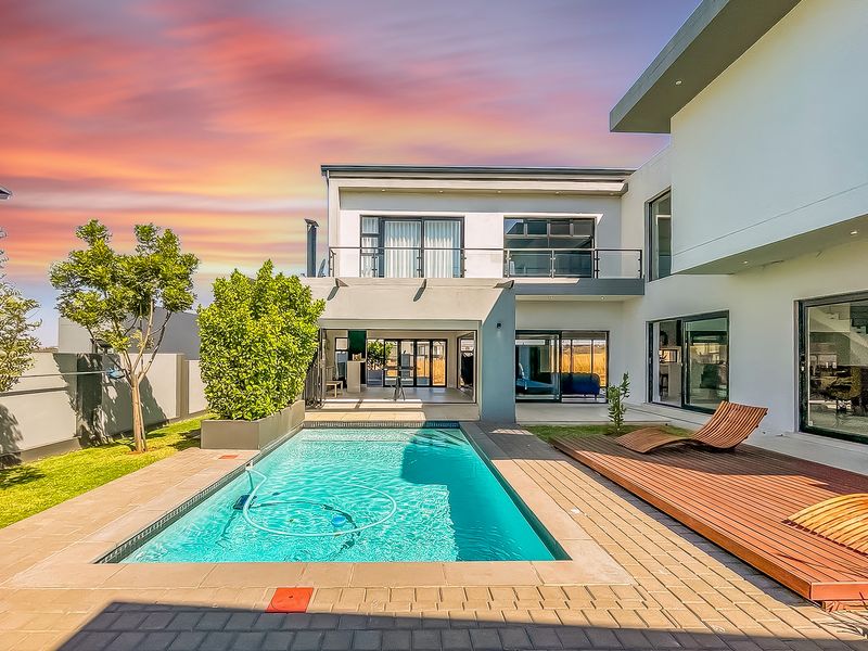 Exquisite 5 Beds, 5 Baths and 4 garages in popular but Private Midstream Ridge - Photo 2