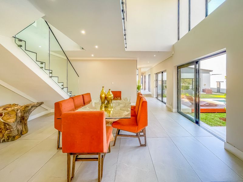 Exquisite 5 Beds, 5 Baths and 4 garages in popular but Private Midstream Ridge - Photo 4