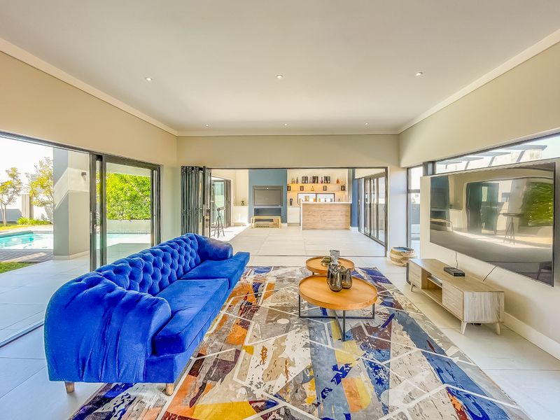 Exquisite 5 Beds, 5 Baths and 4 garages in popular but Private Midstream Ridge - Photo 10