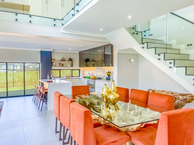 Exquisite 5 Beds, 5 Baths and 4 garages in popular but Private Midstream Ridge - Photo 5