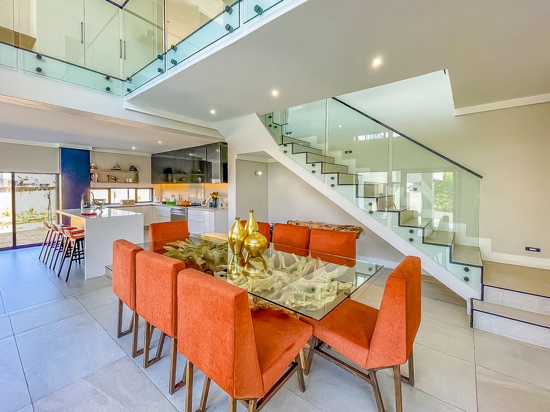 Exquisite 5 Beds, 5 Baths and 4 garages in popular but Private Midstream Ridge - Photo 7