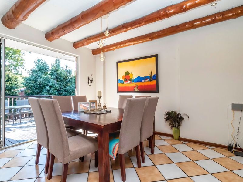 Beautiful, three bedroom family home set in a stunning garden. - Photo 5