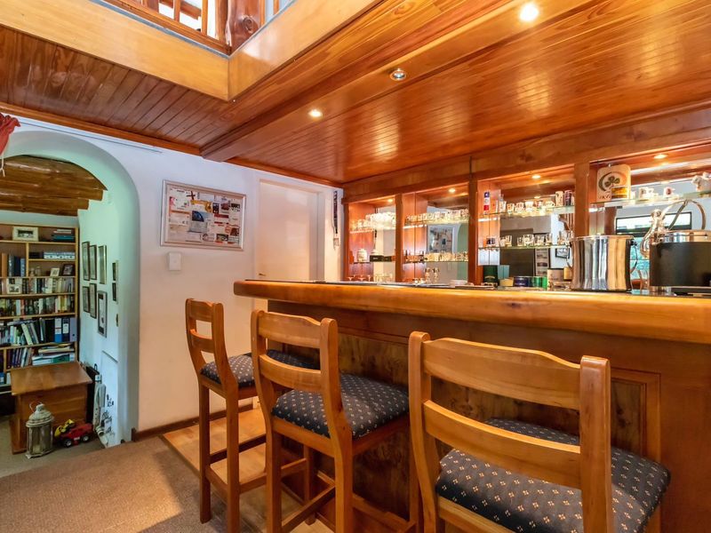 Beautiful, three bedroom family home set in a stunning garden. - Photo 4