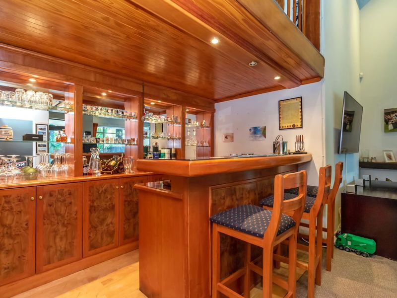 Beautiful, three bedroom family home set in a stunning garden. - Photo 3