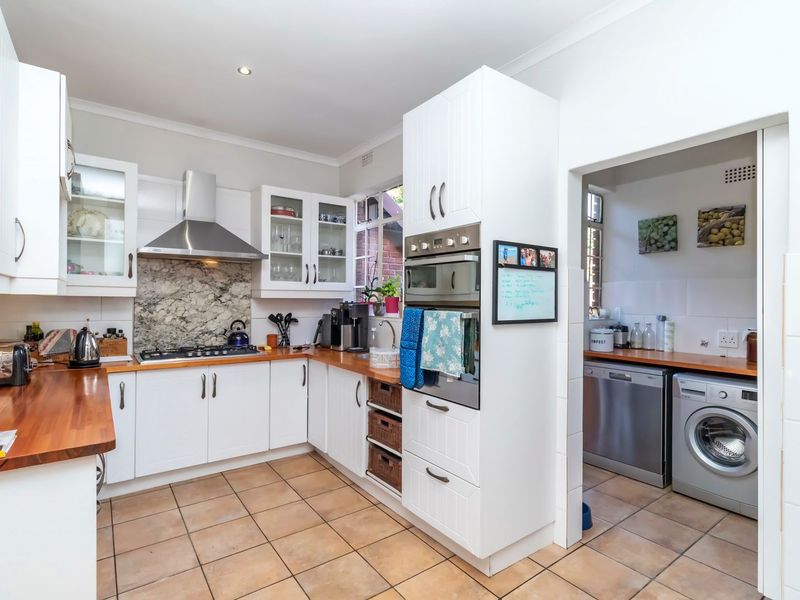 Beautiful, three bedroom family home set in a stunning garden. - Photo 10