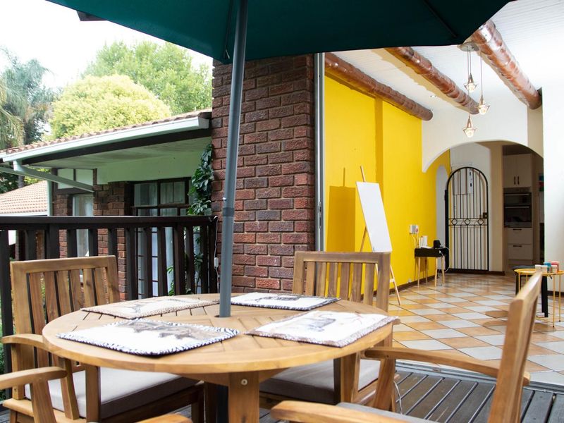 Stunning, family home set in a beautiful garden. - Photo 3