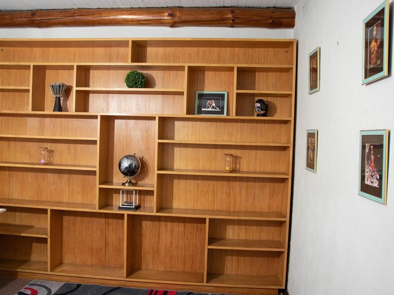 Stunning, family home set in a beautiful garden. - Photo 10