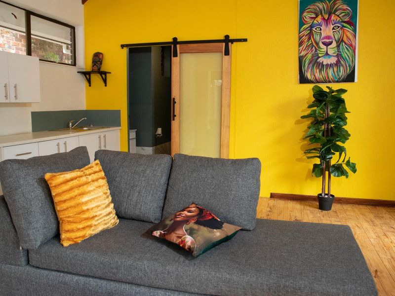 Stunning, family home set in a beautiful garden. - Photo 8