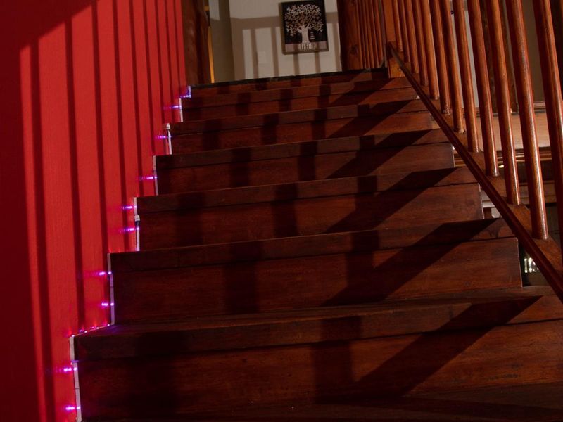 Stunning, family home set in a beautiful garden. - Photo 2