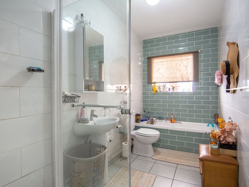 Charming Ground Floor Apartment with Private Garden in sought after Bergendal complex - Photo 9