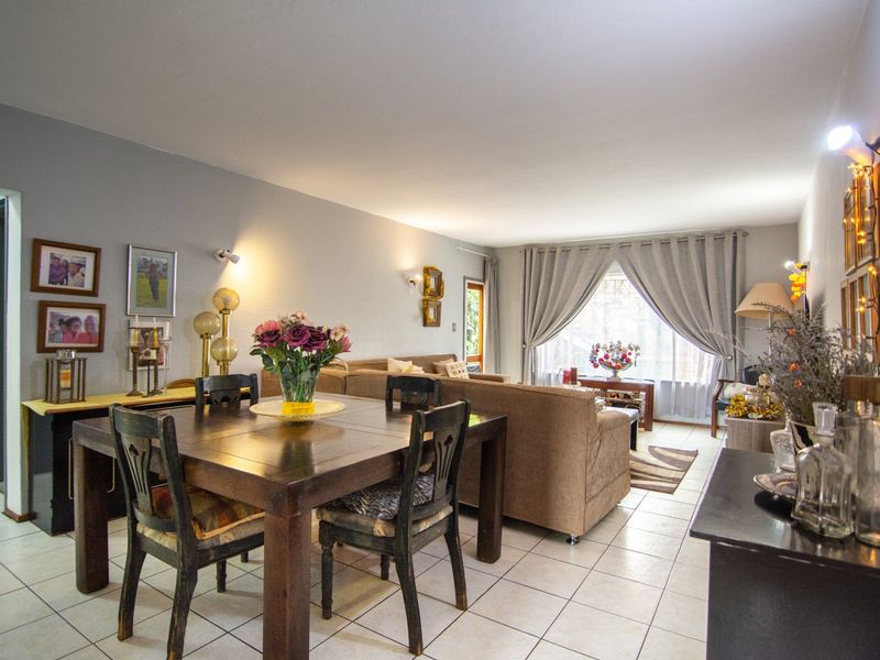 Charming Ground Floor Apartment with Private Garden in sought after Bergendal complex - Photo 1