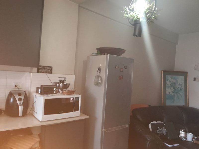 Neat  Apartment - Photo 5