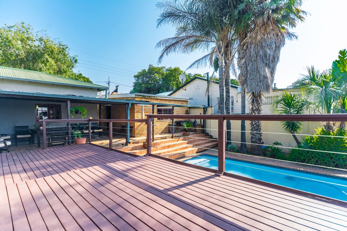 4 Bedroom House with Flatlet For Sale in Krugersdorp North - Photo 3