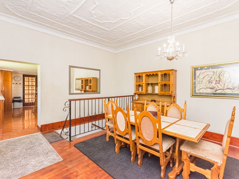 4 Bedroom House with Flatlet For Sale in Krugersdorp North - Photo 6