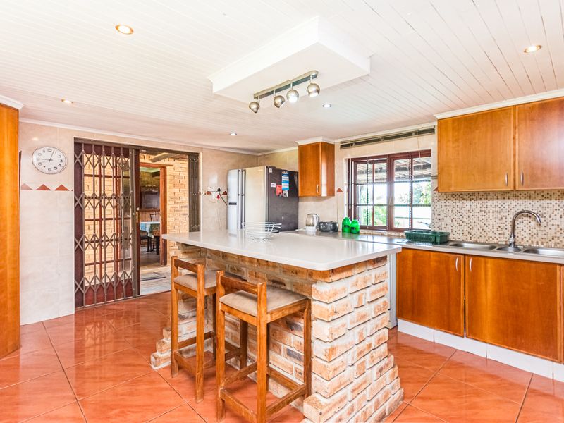 4 Bedroom House with Flatlet For Sale in Krugersdorp North - Photo 8