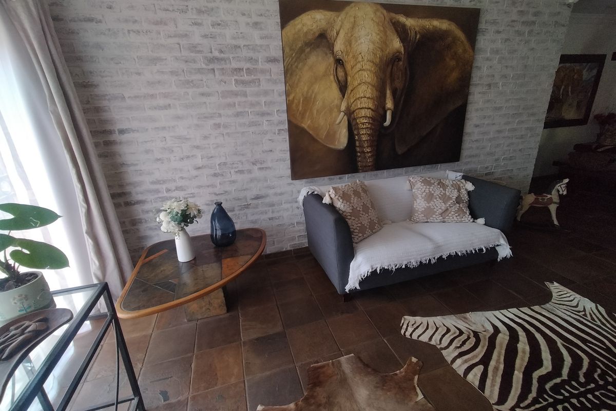 Move-In Ready Luxury Home in a Tranquil Area – Borehole, Heated Pool & Dual Access Parking - Photo 3