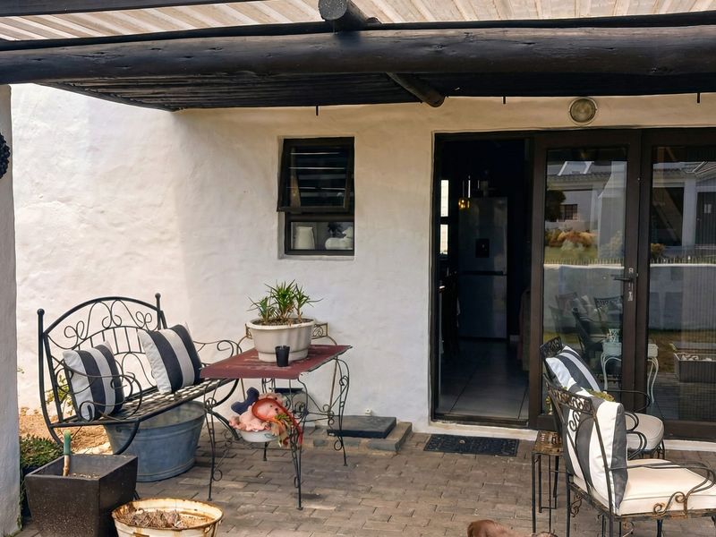 Your Idyllic Seaside Escape in Struisbaai - Photo 3