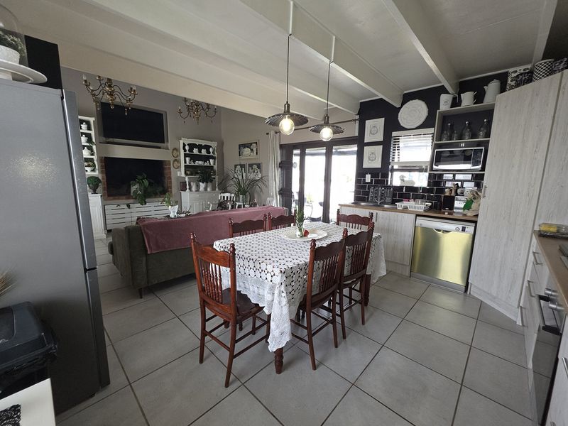 Your Idyllic Seaside Escape in Struisbaai - Photo 5