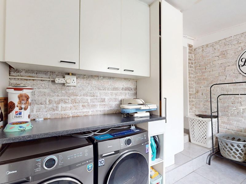 Modern Entertainer’s Dream with Flatlet. - Photo 9