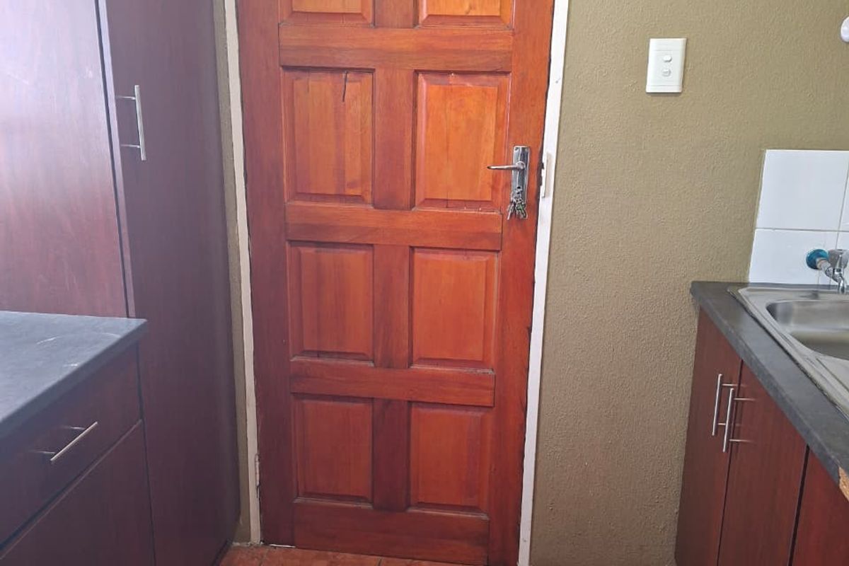 2 Bedroom House for  sale - Photo 4