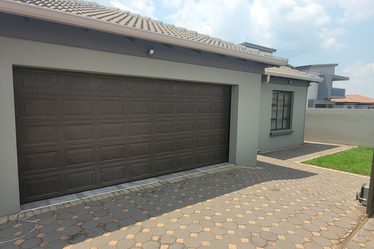 Two Houses For The Price of One! - Photo 3