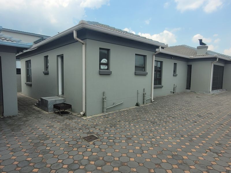 Two Houses For The Price of One! - Photo 8