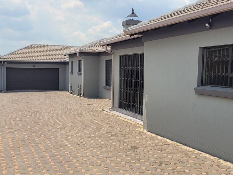 Two Houses For The Price of One! - Photo 4