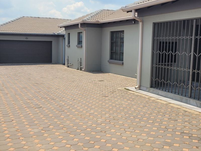 Two Houses For The Price of One! - Photo 5