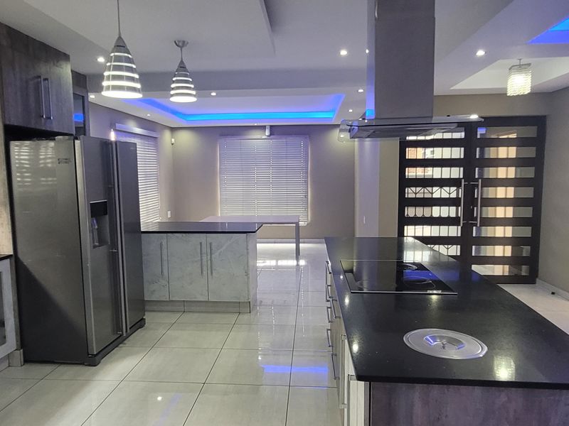 Two Houses For The Price of One! - Photo 10