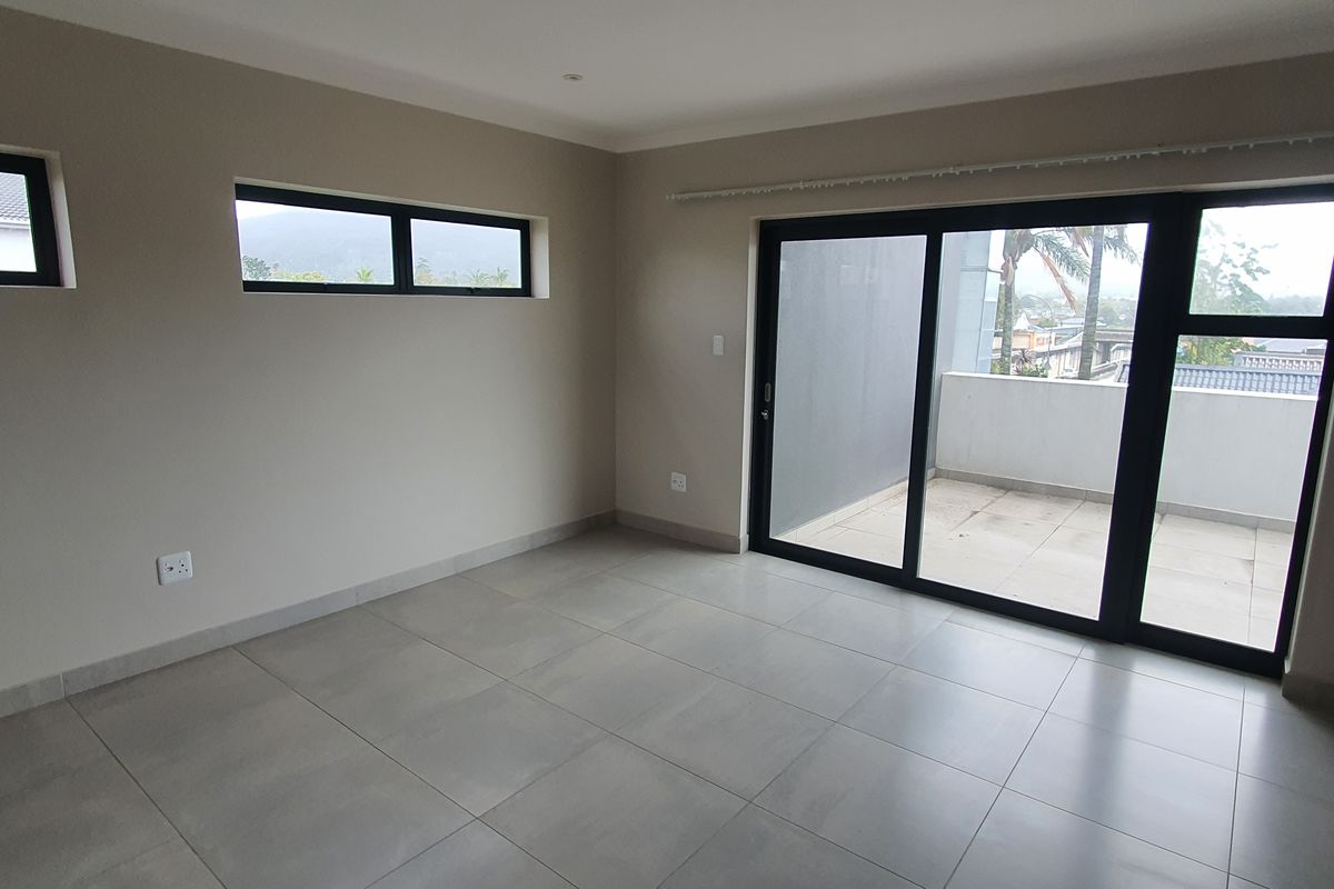 Stylish 2-Bedroom Apartment in Bodorp, George - Photo 2