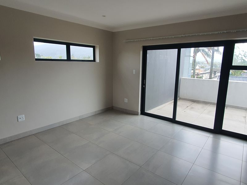 Stylish 2-Bedroom Apartment in Bodorp, George - Photo 2