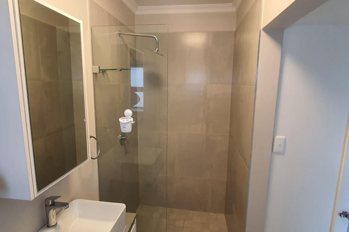 Stylish 2-Bedroom Apartment in Bodorp, George - Photo 5