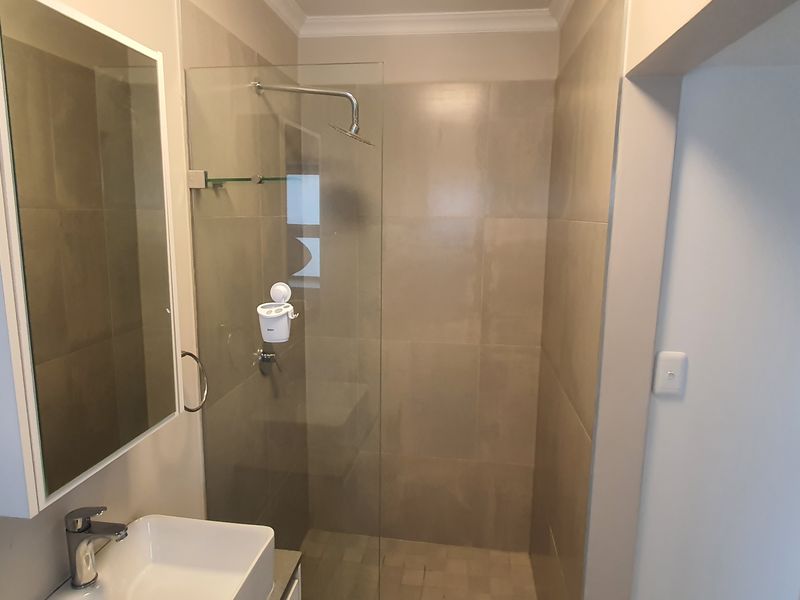 Stylish 2-Bedroom Apartment in Bodorp, George - Photo 5