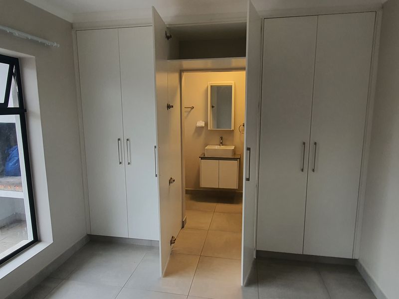 Stylish 2-Bedroom Apartment in Bodorp, George - Photo 6