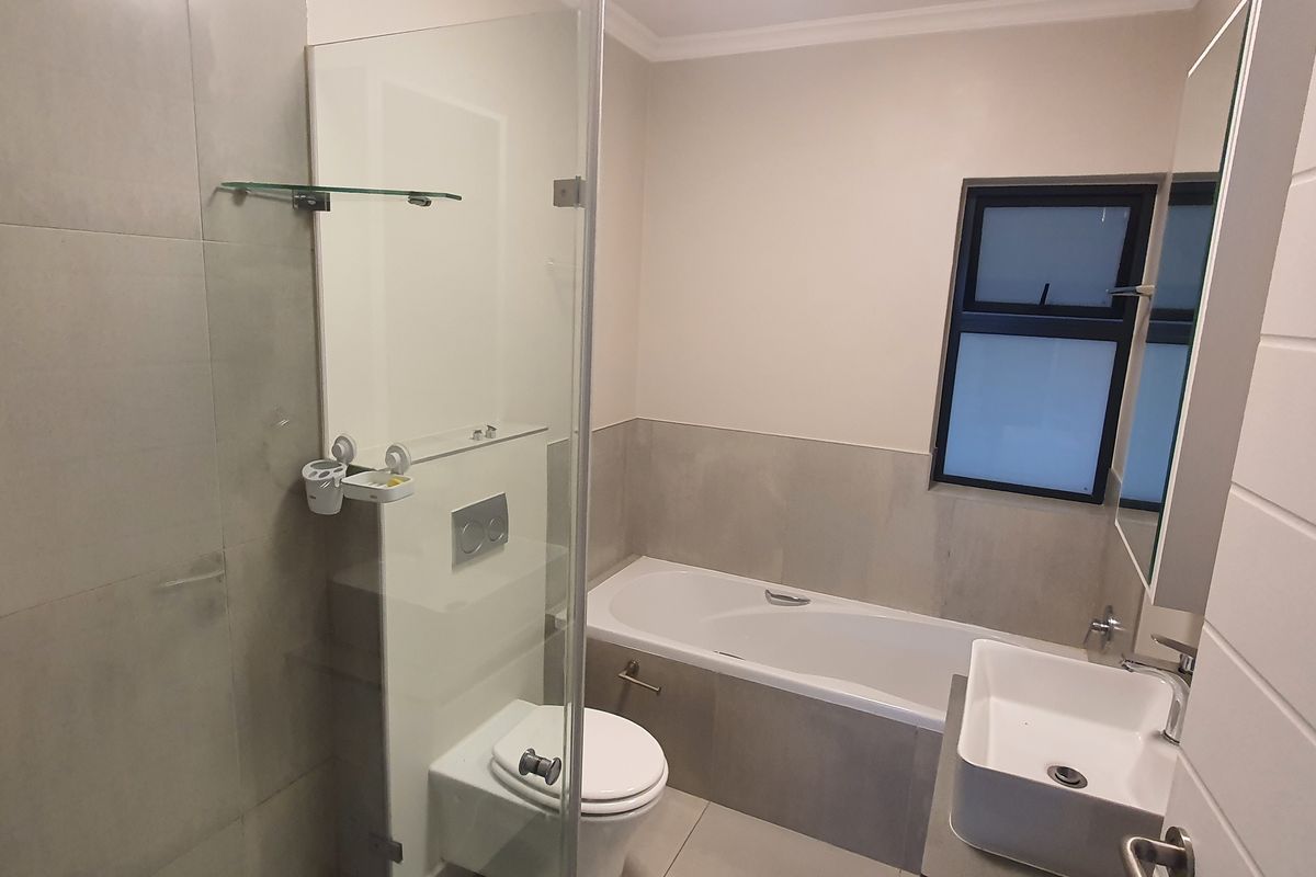 Stylish 2-Bedroom Apartment in Bodorp, George - Photo 3